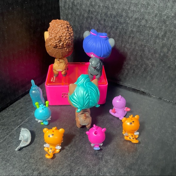 GREAT ADD ON LOL PET AND HATCHIMALS LOT AND ACCESSORIES W TRAVEL CASE PRICE FIRM - Picture 8 of 10